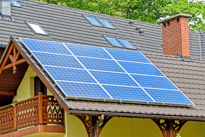 chauffagiste-LA ROQUETTE SUR SIAGNE-min_solar-panels-1477987